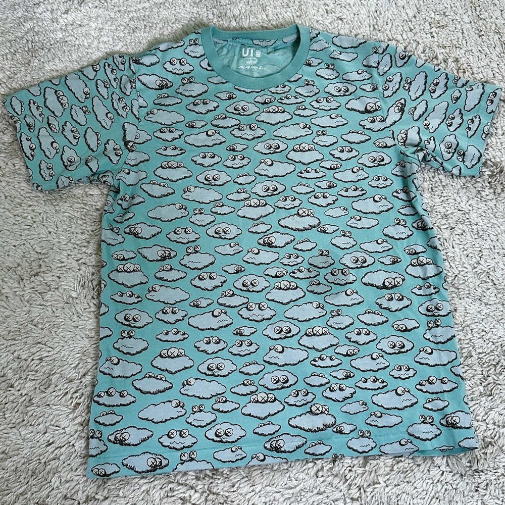 KAWS x Uniqlo All Over Clouds Tee Designer Cloud Pattern T-Shirt Size Large